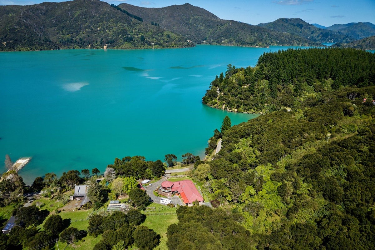 5078 Kenepuru Road, Ohauparuparu Bay, Picton - Carousel 25