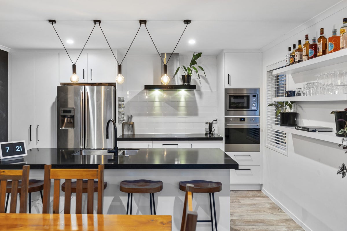 10 TE WHARO DRIVE - Carousel 1