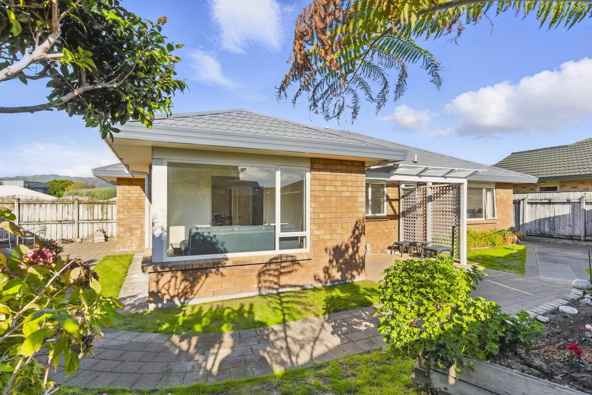4 Monterosso Place, Paraparaumu Beach, Paraparaumu - Carousel 1