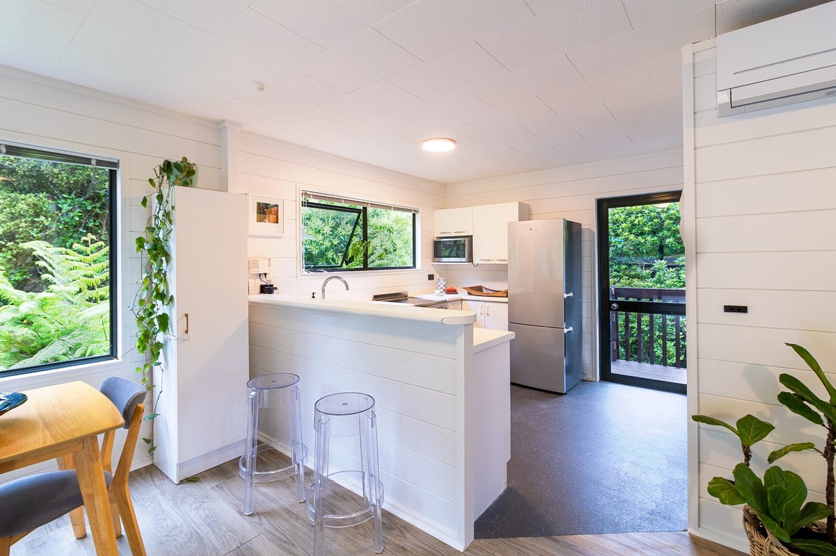 16 Frank Street, Oneroa, Waiheke Island - Carousel 2