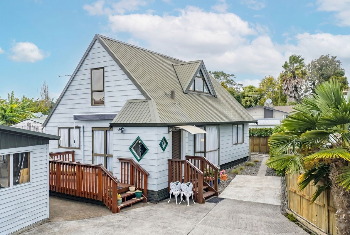 15B Anderson Road, Deanwell, Hamilton, Waikato - Carousel 1
