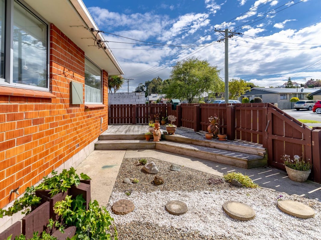 14A Royal Crescent, Saint Kilda, Dunedin - Carousel 2