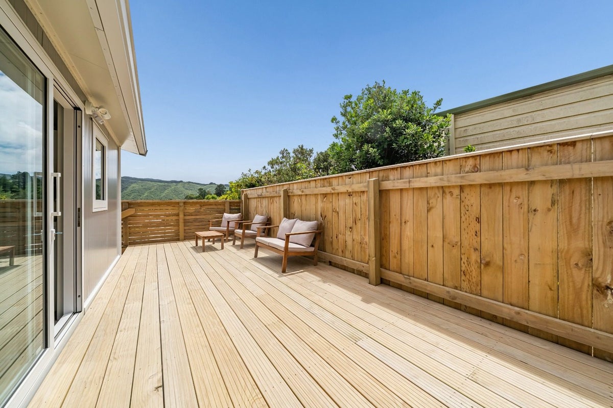 18F Norana Road, Maoribank, Upper Hutt - Carousel 1