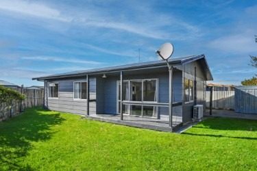 17 Kilkee Terrace, Flaxmere, Hastings - Carousel 1