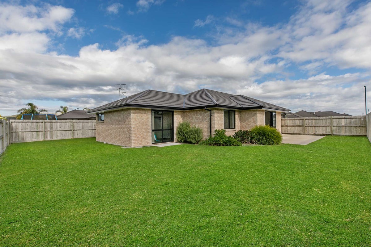 37 Rainey Crescent, Papamoa Beach, Papamoa - Carousel 1