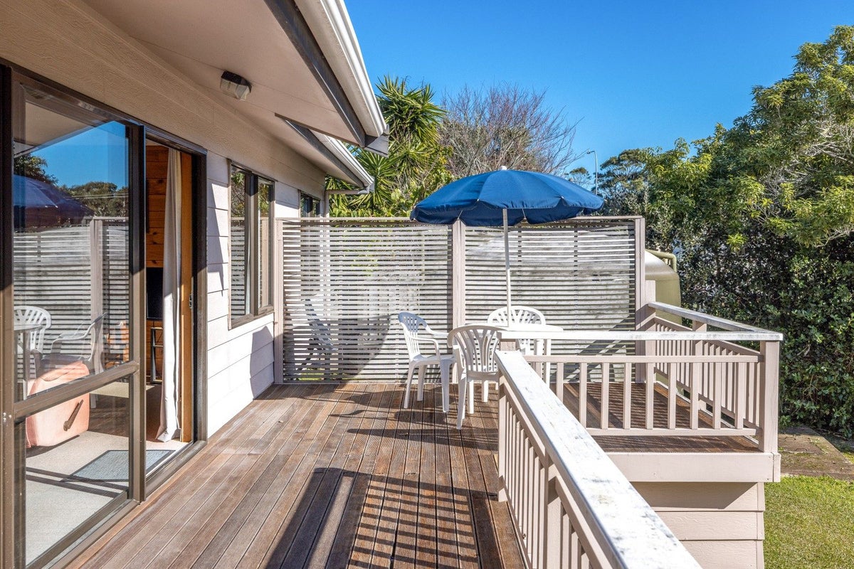 1 Ocean Road, Surfdale, Waiheke Island - Carousel 2