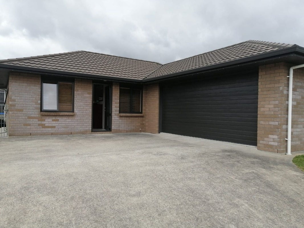 10 Diamond Grove, Brown Owl, Upper Hutt - Carousel 1