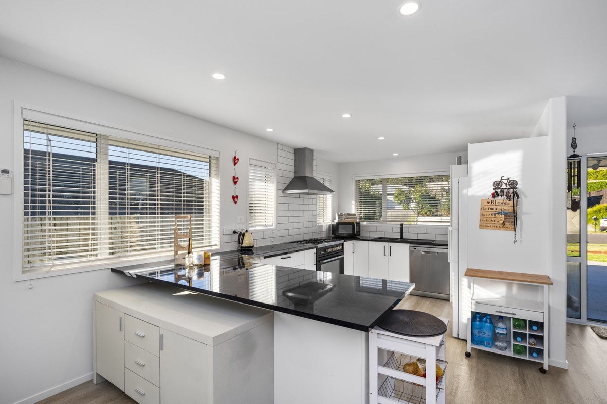 168 Ballintoy Park Drive, Welcome Bay, Tauranga - Carousel 2