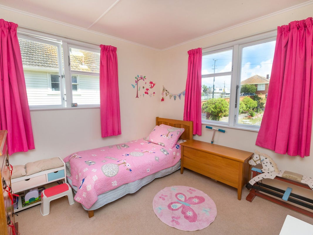 165 Castor Crescent, Cannons Creek, Porirua - Carousel 13