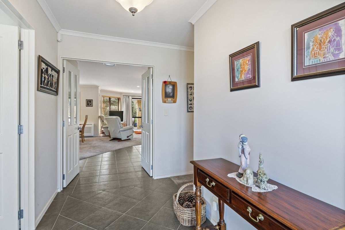4 Bayview Park Lane, Orewa, Orewa - Carousel 1
