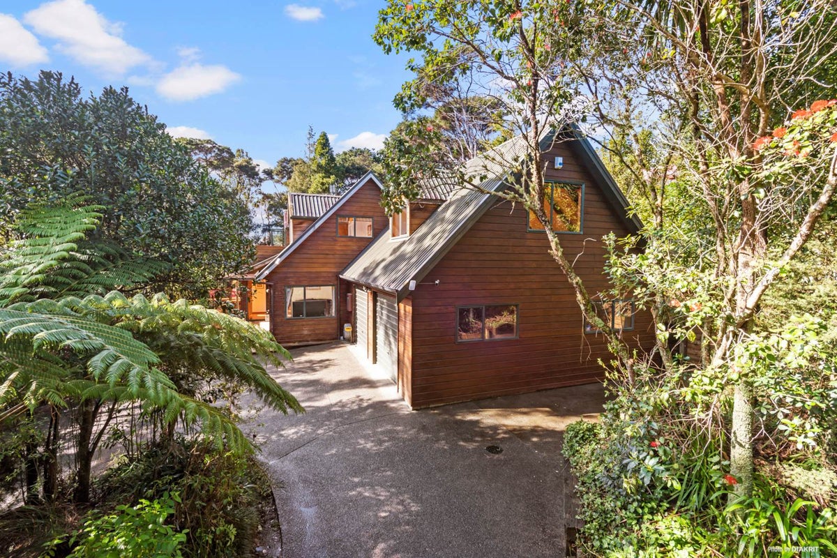 77 Hilling Street, Titirangi, Auckland - Carousel 1