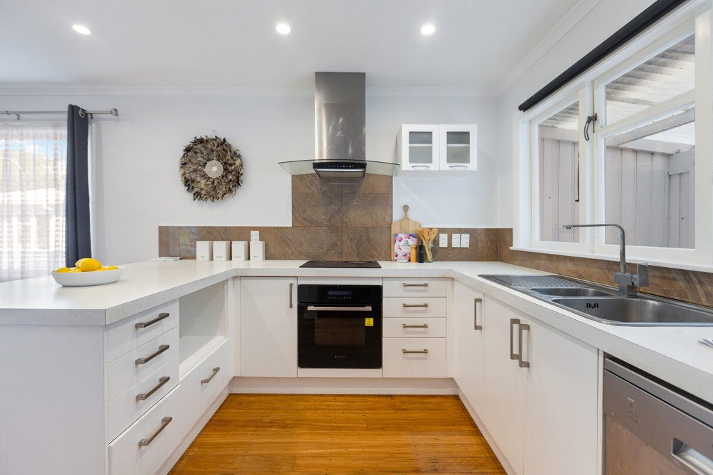 147 Happy Valley Road, Owhiro Bay, Wellington - Carousel 2