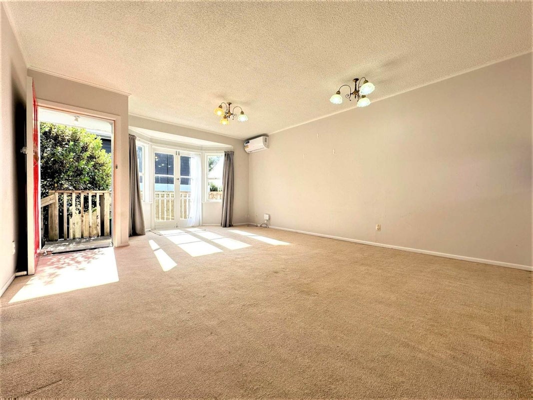 2/38 Whytehead Crescent, Kohimarama, Auckland - Carousel 1