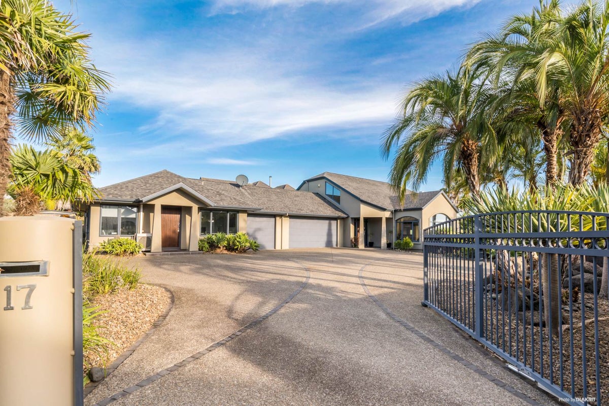 17 Manor Park, Sunnyhills, Auckland - Carousel 2