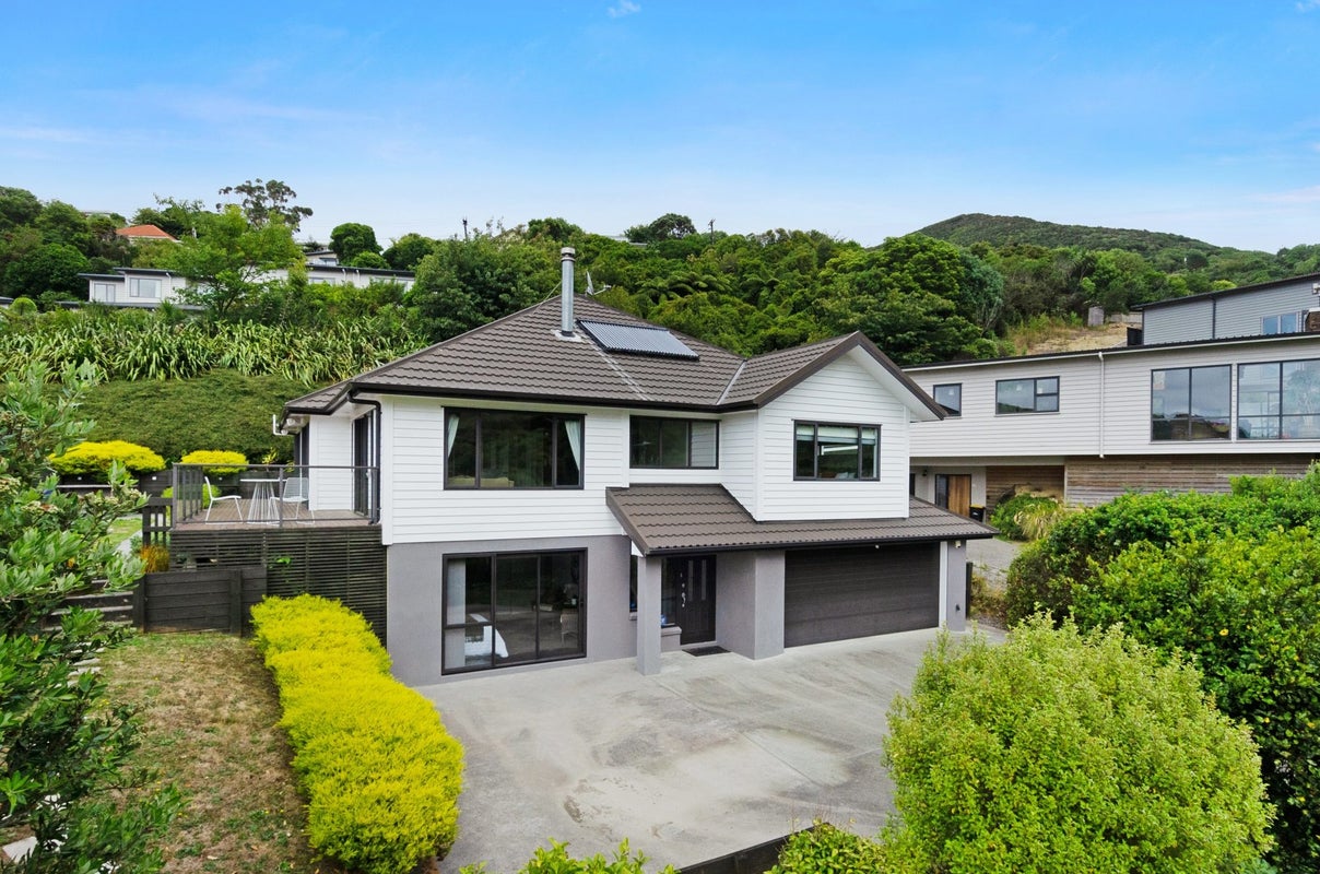 39 Khouri Avenue, Karori, Wellington - Carousel 1