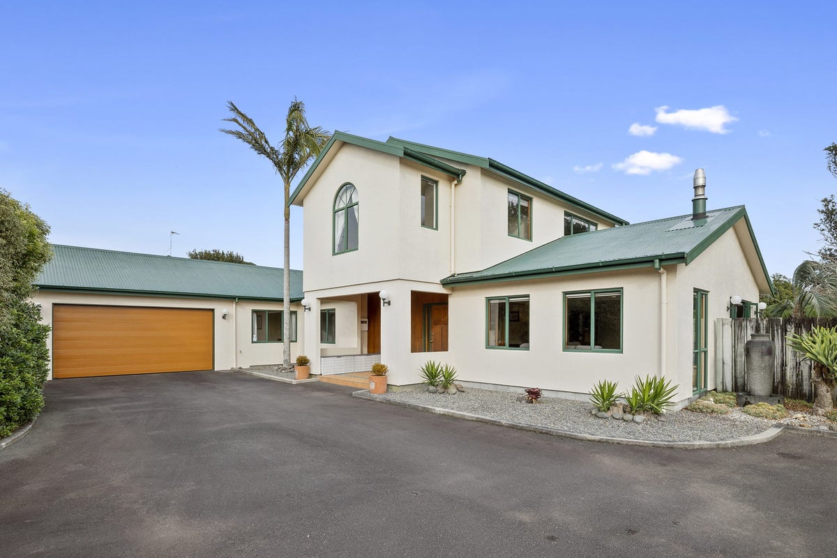 10E Kinross Drive, Merrilands, New Plymouth - Carousel 24