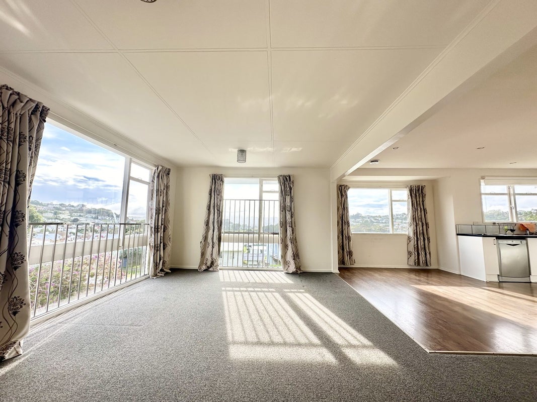 29 Beaumaris Crescent, Ascot Park, Porirua - Carousel 2