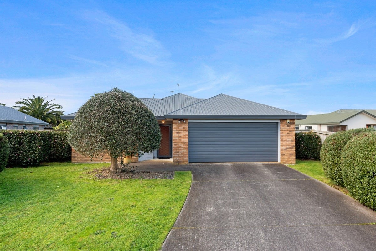 29 Newfield Drive, Fairview Downs, Hamilton - Carousel 1