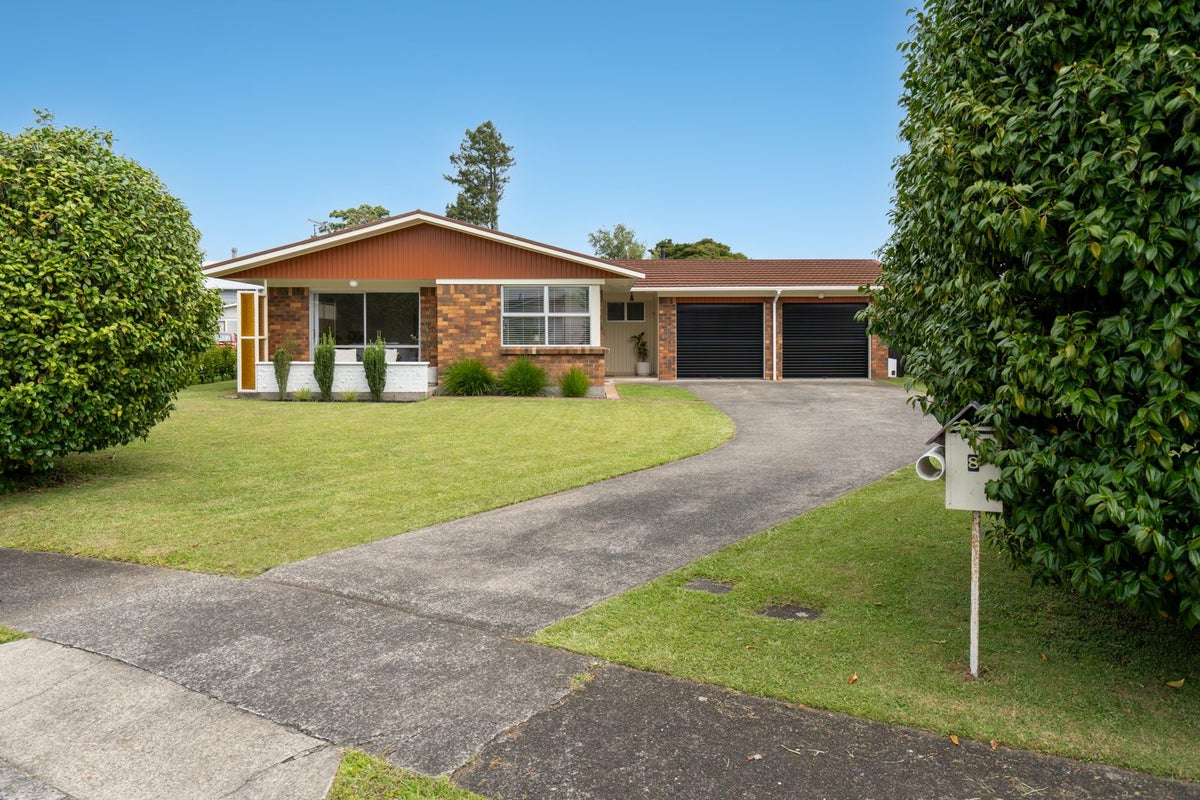8 Woodstock Crescent, Leamington, Cambridge - Carousel 1