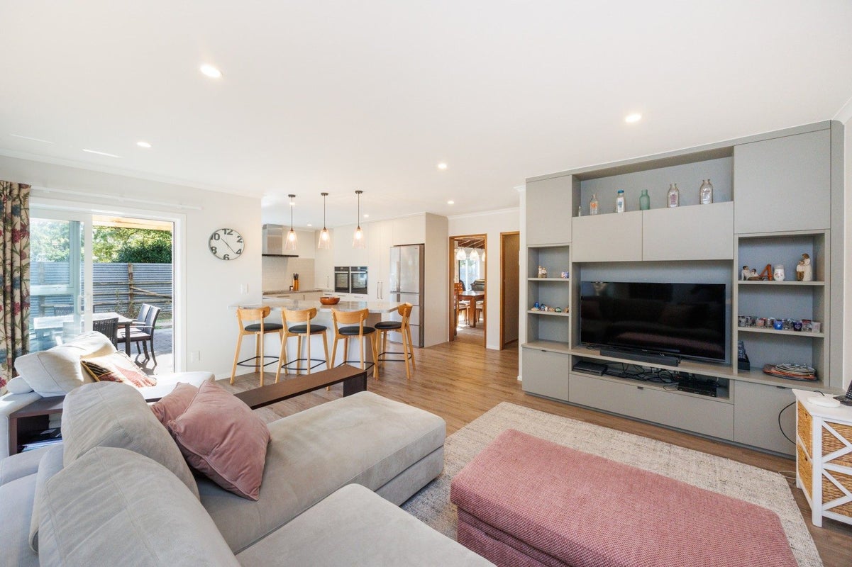 12 Truscott Grove, Awapuni, Palmerston North - Carousel 2