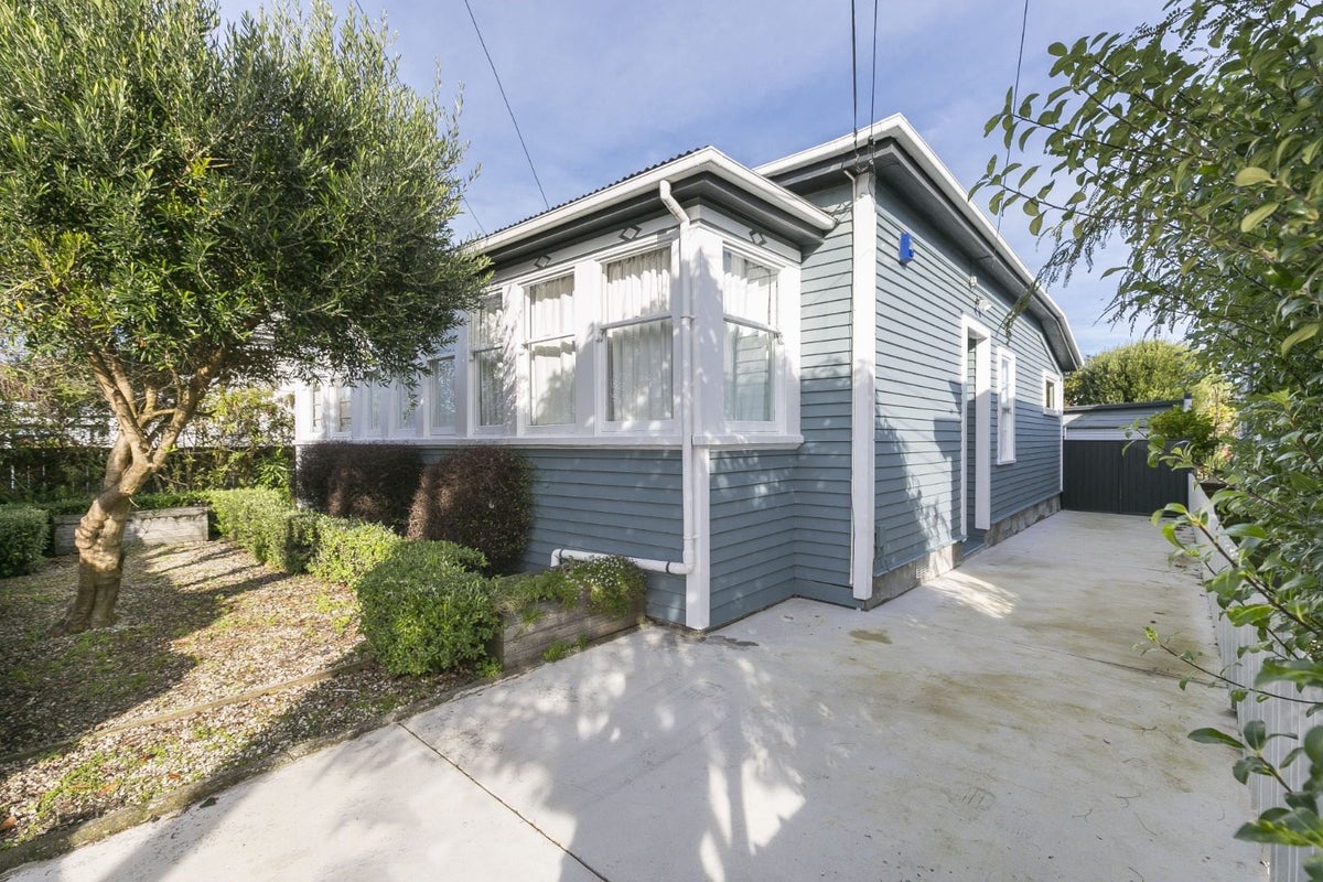 20 Manchester Street, Petone, Lower Hutt - Carousel 13