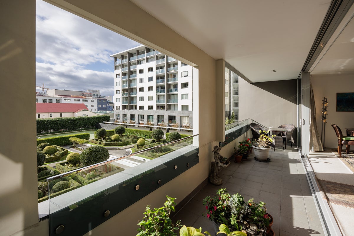 B21/10 Ebor Street, Te Aro, Wellington - Carousel 1