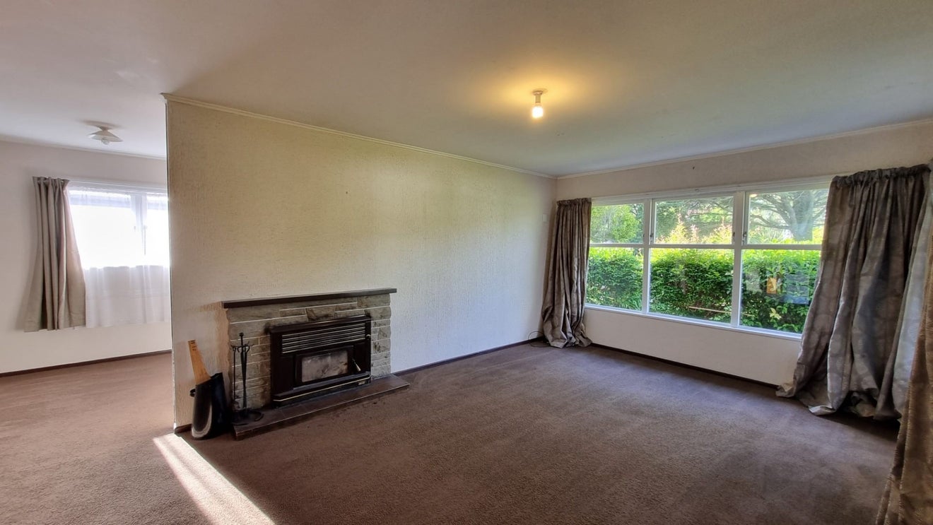 62 Divich Avenue, Te Atatu South, Auckland - Carousel 2