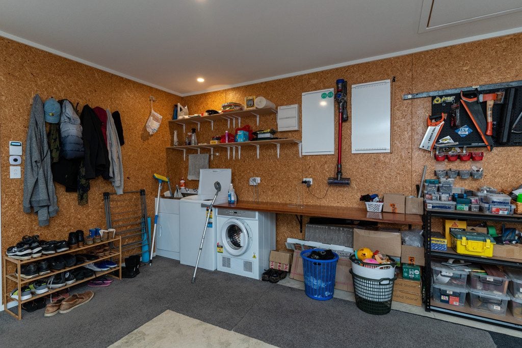 16 Varsity Heights, Fitzherbert, Palmerston North - Carousel 32