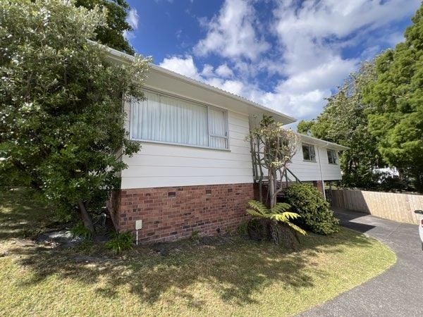 15 Kerria Place, Sunnynook, Auckland - Carousel 1