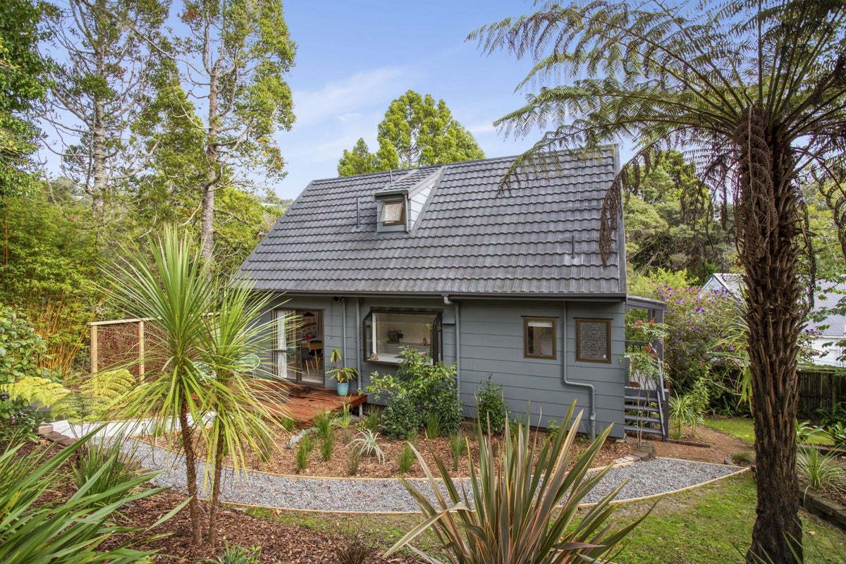 62 Wirihana Road, Titirangi, Auckland - Carousel 2