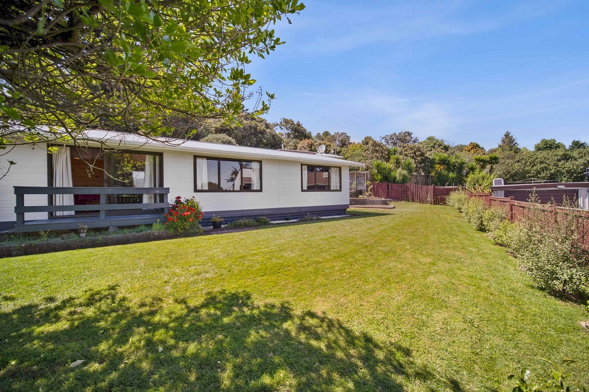 10 Chrisarda Place, Red Hill, Papakura - Carousel 1