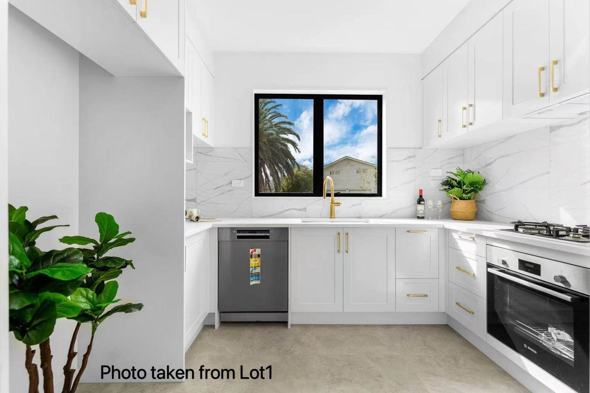58 Lewisham Street, Highland Park, Auckland - Carousel 2