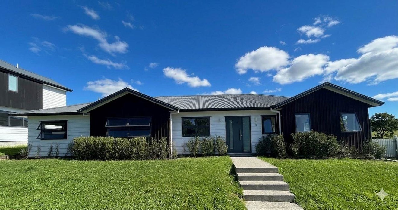 1 Oioi Lane, Helensville - Carousel 1