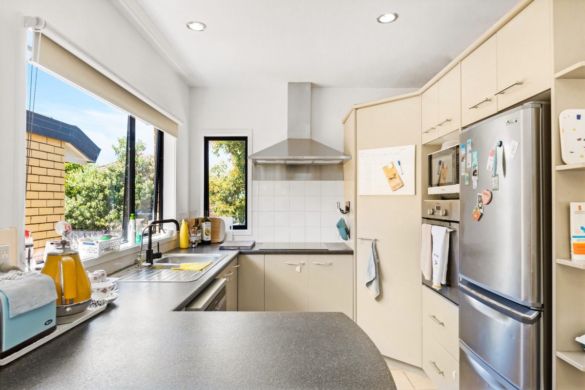 2/19 Howe Street, Howick, Auckland - Carousel 2