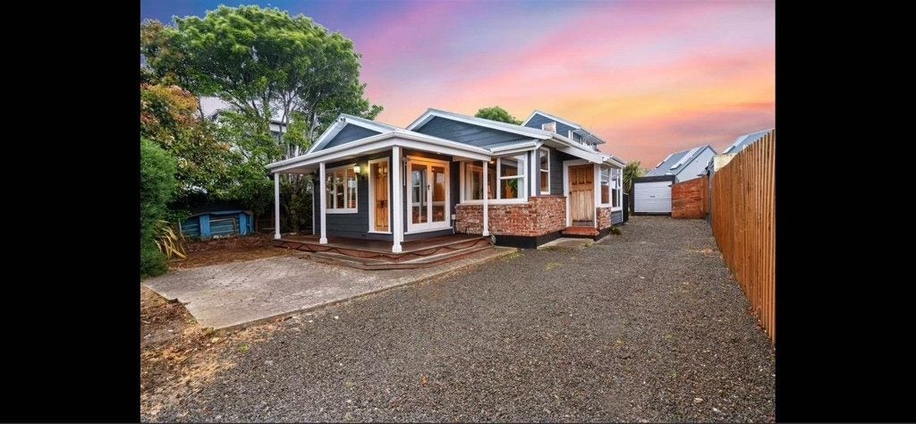 11 Meredith Street, Addington, Christchurch - Carousel 1