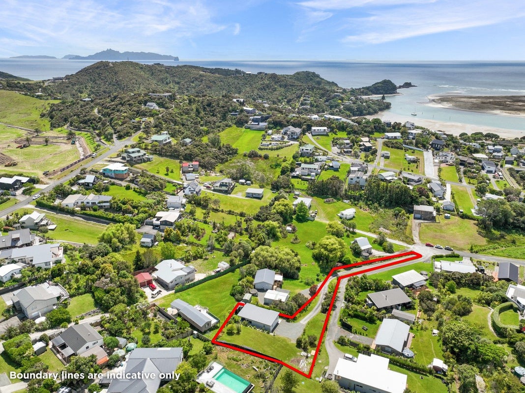 15 Lee Place, Mangawhai Heads, Mangawhai - Carousel 1