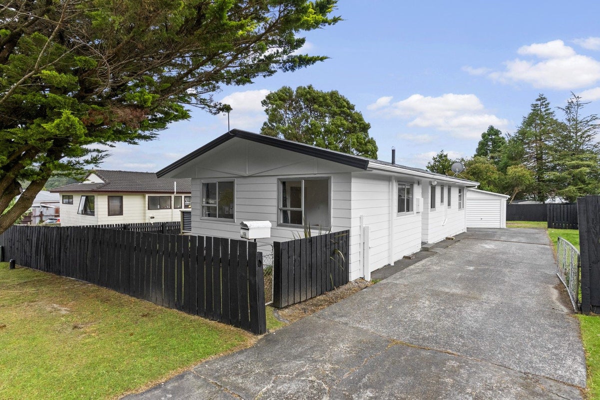 19 Antrim Crescent, Wainuiomata, Lower Hutt - Carousel 1