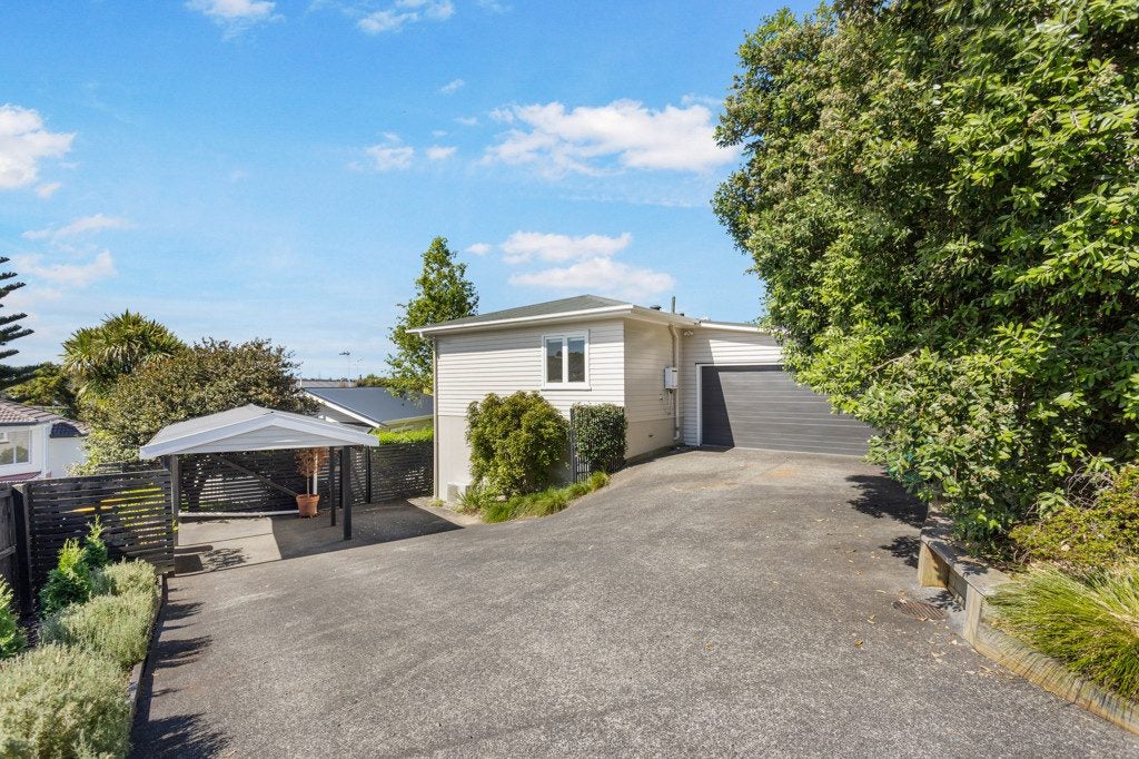 8 Shanaway Rise, Hillcrest, Auckland - Carousel 20