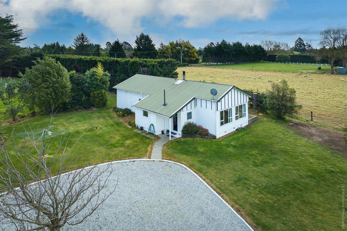 592 Finlays Road, Christchurch - Carousel 1
