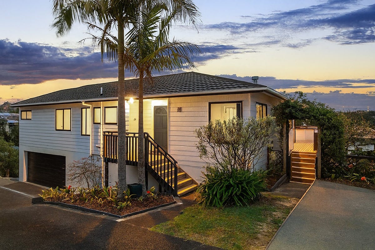 42B Redwing Street, Browns Bay, Auckland - Carousel 1