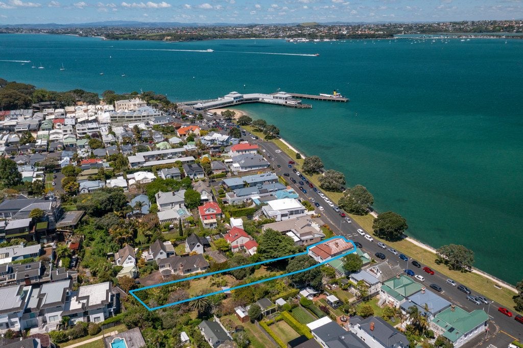 27 Queens Parade, Devonport, Auckland - Carousel 2