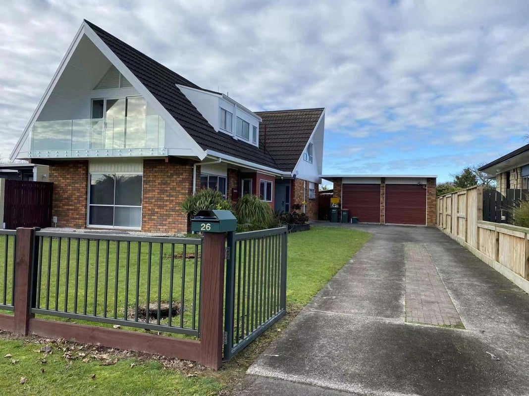 26 Clements Crescent, Queenwood, Hamilton - Carousel 1