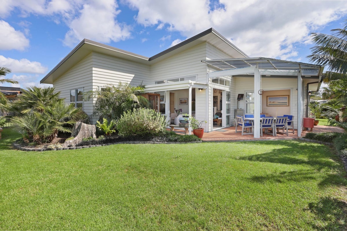 21 Barbados Way, One Tree Point - Carousel 1