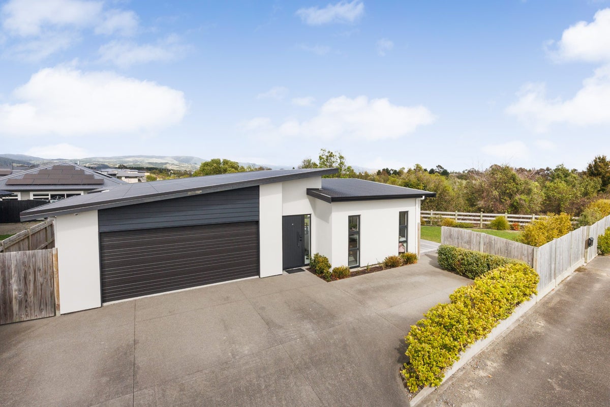 55 Johnstone Drive, Fitzherbert, Palmerston North, Manawatu / Whanganui - Carousel 2