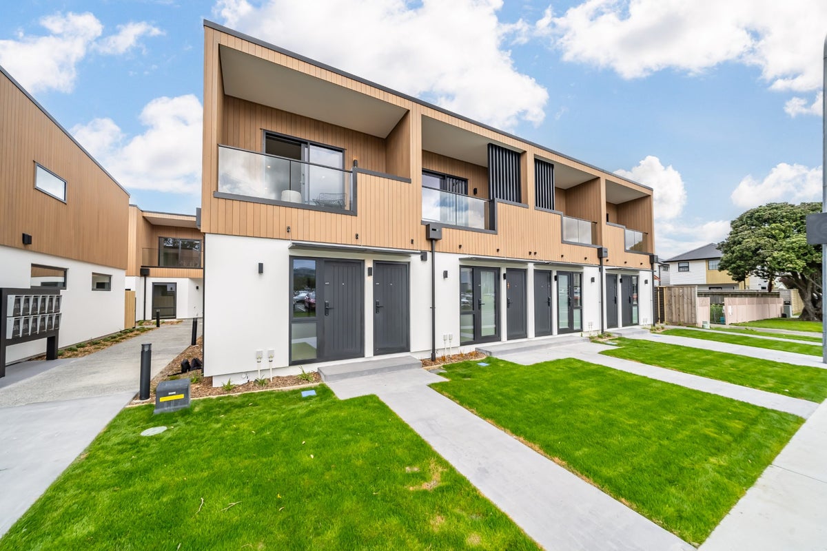 2/92A Cambridge Terrace, Waterloo, Lower Hutt - Carousel 1