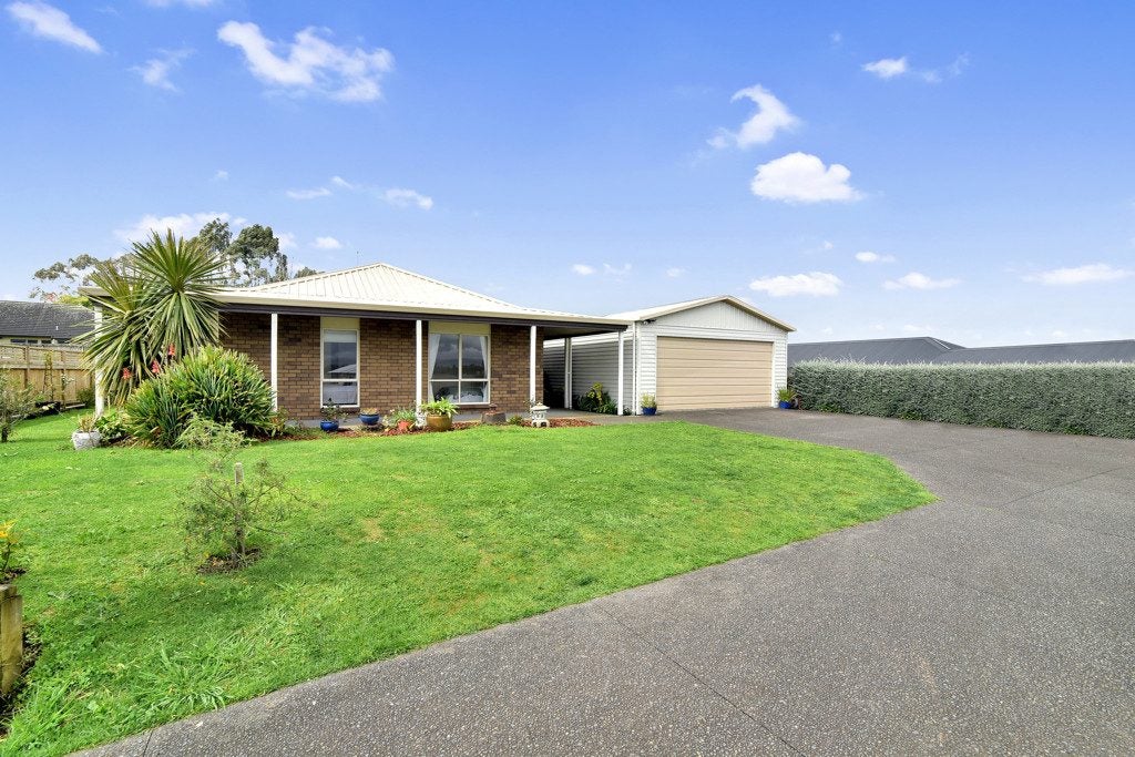 11 Kirk Lane, Ohauiti, Tauranga - Carousel 1