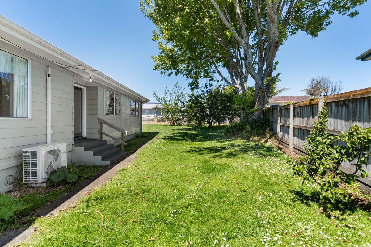 27 Becker Drive, Weymouth, Auckland - Carousel 2