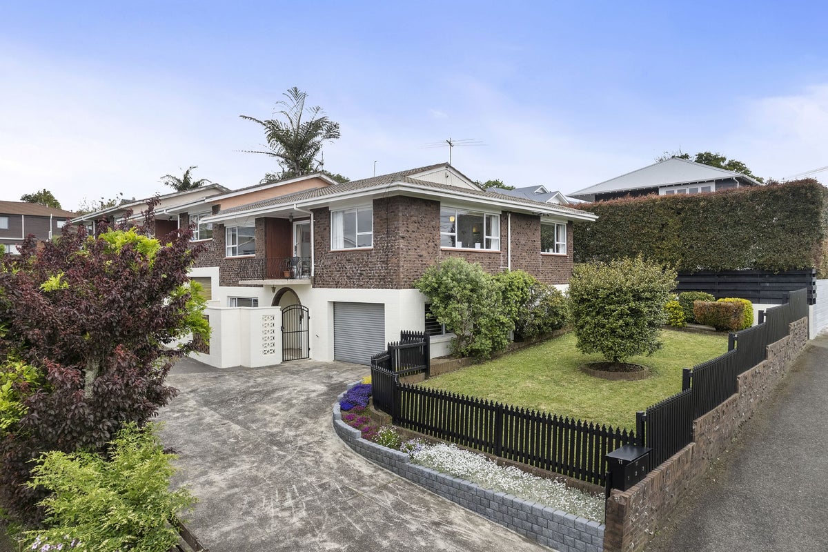 1/11 Wairiki Road, Mount Eden, Auckland - Carousel 1