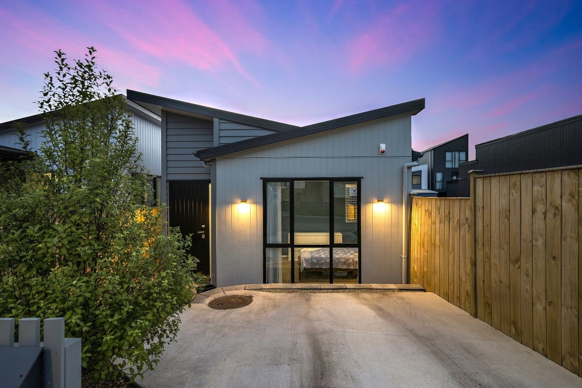 11 Herekino Street, Westgate, Auckland - Carousel 1