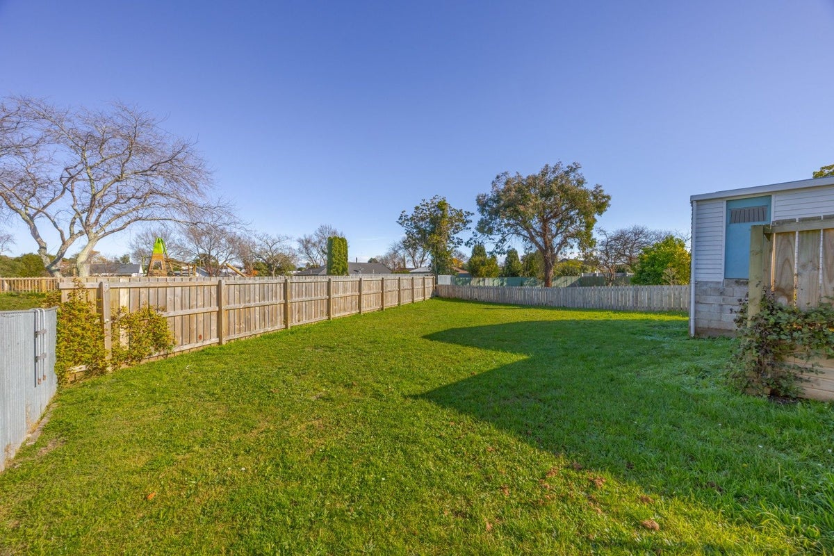 20 Palmerston Road, Havelock North, Havelock North - Carousel 11